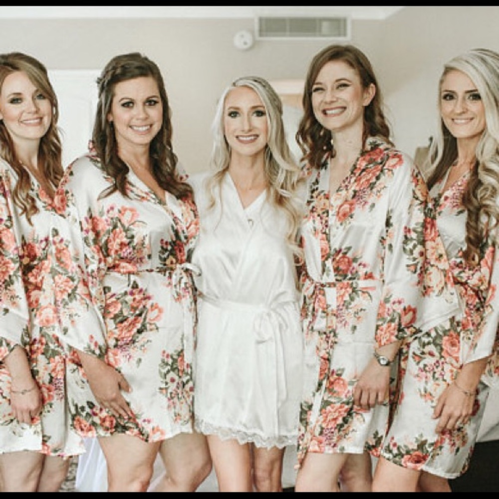 🌸 Beautiful Setof4 Satin Floral Bridesmaids Robes